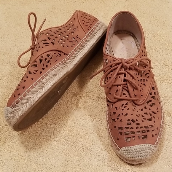 Vince Camuto Shoes - Vince Camuto Tan Dinah Lace Up Espadrilles in 9M